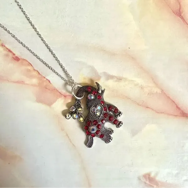 Silver tone rhinestone elephant pendant necklace - Image 8