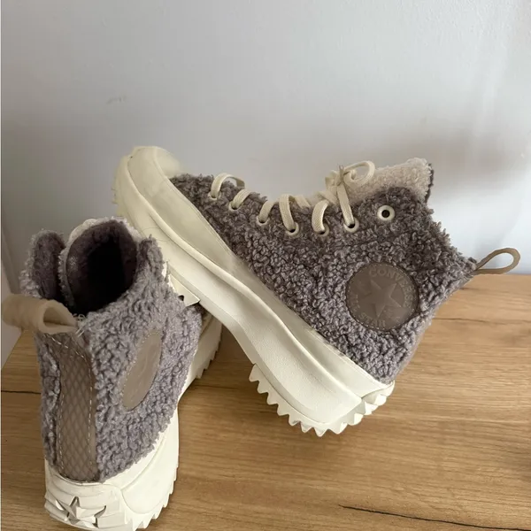 Converse Womens Lace Up Cap Toe Platform Faux Fur Sneakers Gray White Size 7 C‎ - Image 9
