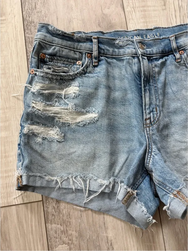 American Eagle High Waisted Cotton Light Wash Relax Fit Cuff Denim Short size 10 - Image 5