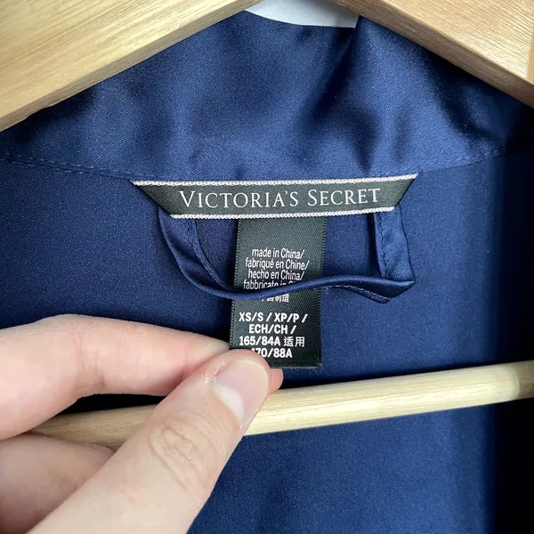 Victoria's Secret blue satin feel robe lingerie women's XS/S pockets no belt‎ - Image 3