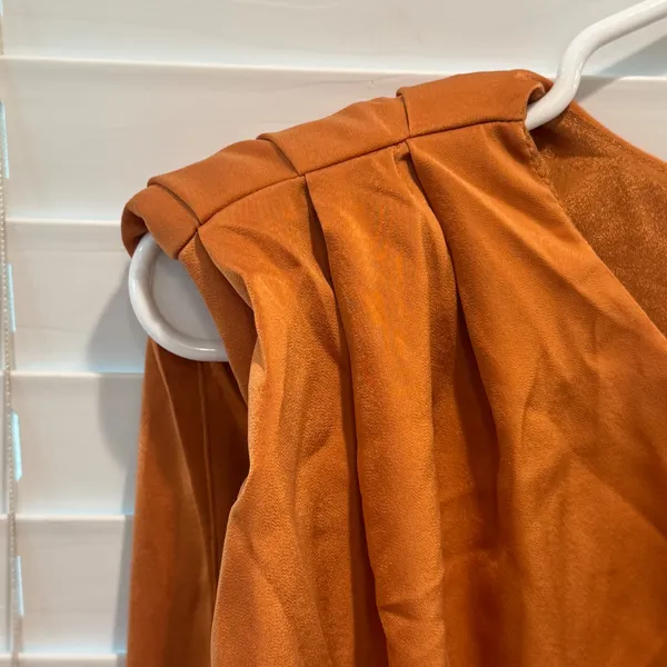 NEW DO+BE Mini Dress Women L Burnt‎ Orange Blouson Pleated Structured Shoulder - Image 3