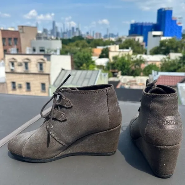 Toms Brown Wedge Booties Size 6.5 Silver Metallic Ankle Boots Minimalist Comfort - Image 2