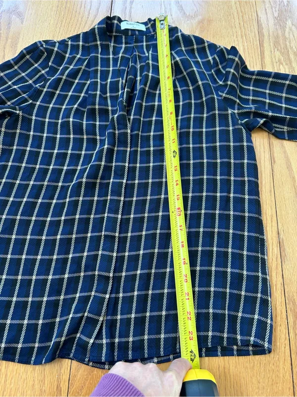 Aritzia Babaton Power Blouse Small S Navy‎ Blue Cream Check Plaid V-Neck Career - Image 10