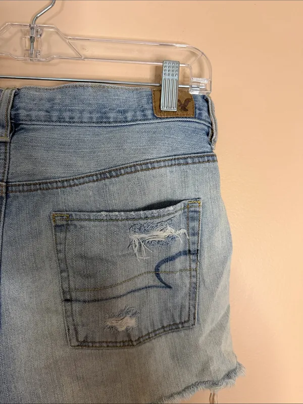 American Eagle Outfitters light blue distressed cutoff denim shorts - Image 7