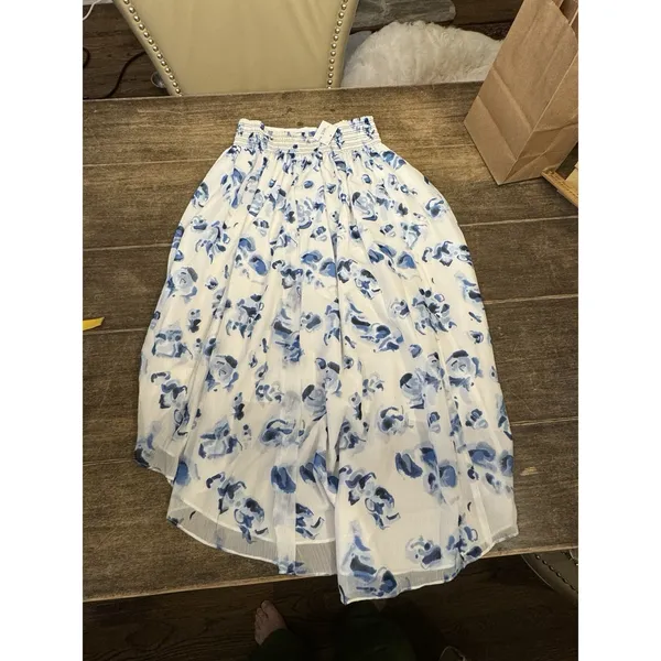 Club Monaco blue and white floral high-low skirt Smocked Waist Size Small‎ Lined - Image 4