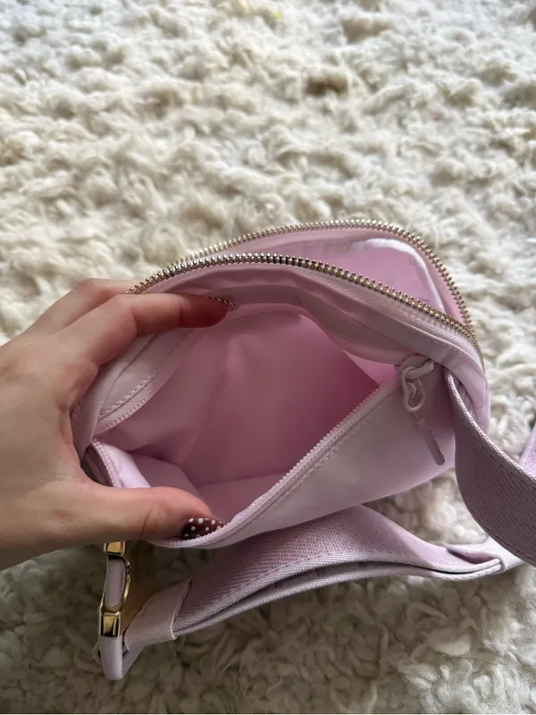 lululemon athletica Light Pink Crossbody Belt Bag with Gold Logo - Image 4