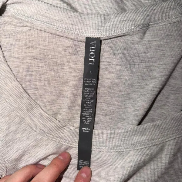 Vuori Long Sleeve Pose Scoop Tee Size Large Heather Gray NWOT - Image 4