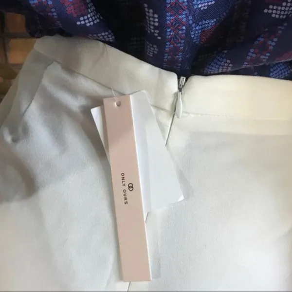 Aqua White Ruffle Accent High Waist Shorts Nwt (M) - Image 9