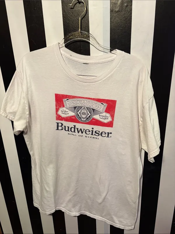 Budweiser White Tee with Red and Navy Logo Size Large Unisex - Image 3