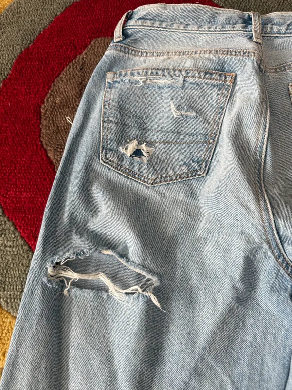 American Eagle Relaxed Mom Jeans High Rise Light Wash Distressed Deep Cut Size 0 - Image 10