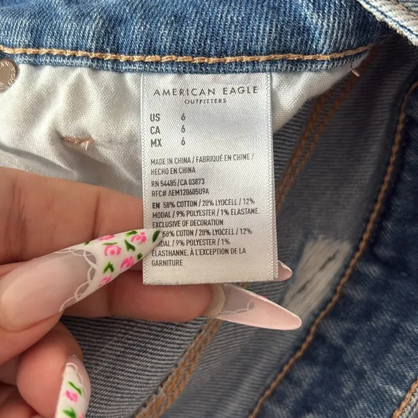 American Eagle Blue Distressed Mom Short Jeans Shorts Size 6 - Image 6