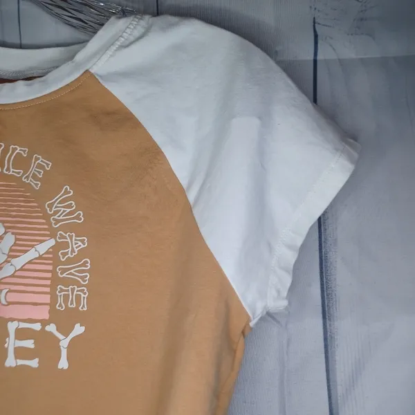 Hurley short sleeve have a nice day cropped top NWOT - Image 2
