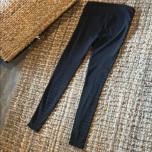 Lululemon Black Mesh Cut Out Full Length Leggings Size 2 - Image 9