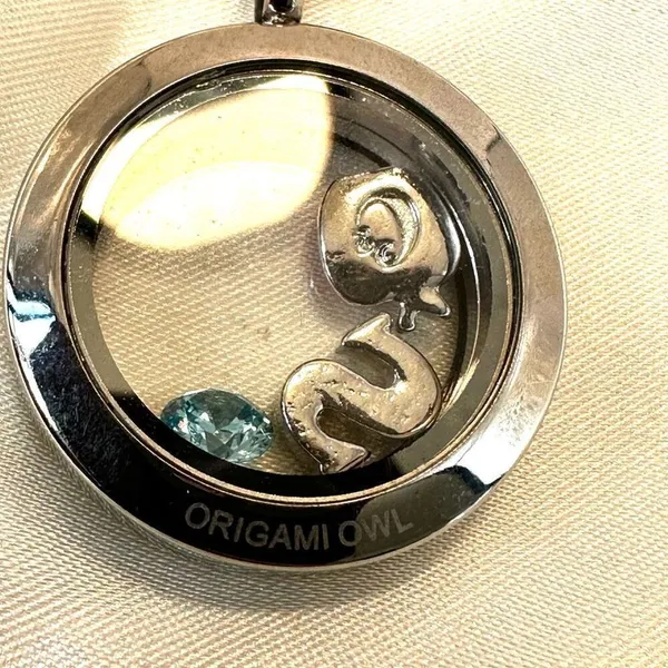 Origami Owl silver tone apple S locket necklace - Image 10