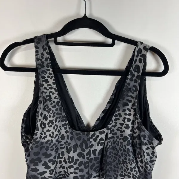 MIRACLESUIT Animal Leopard Print Ruched Front One-Piece‎ Bathing Suit 22W Beach - Image 5