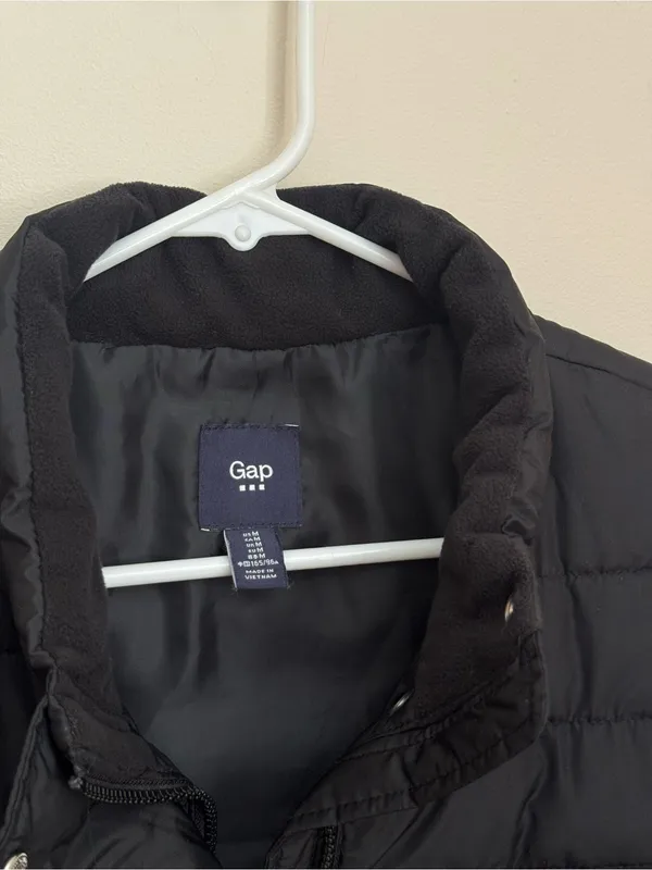 GAP Black Quilted Puffer Vest Women’s Medium Full Zip Snap Lightweight Jacket - Image 4