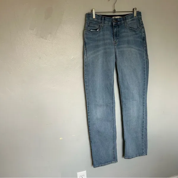 Levi’s 545 Low Waist Straight Leg Jeans Light Wash Size 8 - Image 2