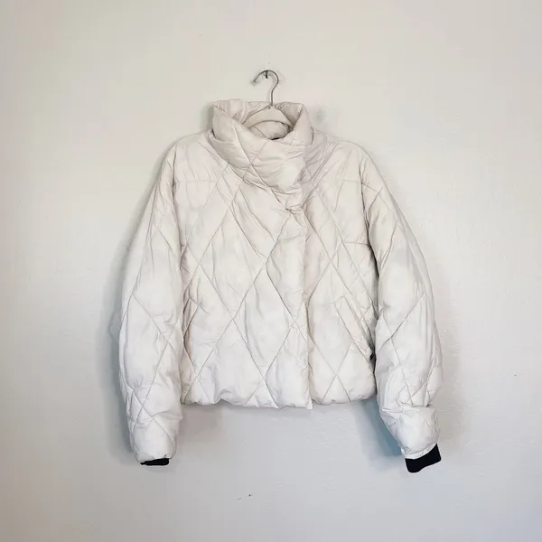 Calvin Klein Jeans Cream Assymetric Zip Cloud Puffer Coat Crop Jacket - Image 2