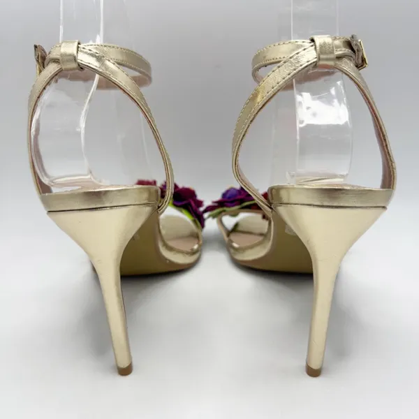 Betsey Johnson Fluer Sandals Heels Flower embellished Size 7.5 Gold Metallic - Image 4