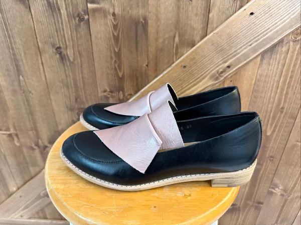 All Black Leather Flatbow Cowman Loafers Black Pink EU 38 US 7.5-8 - Image 3