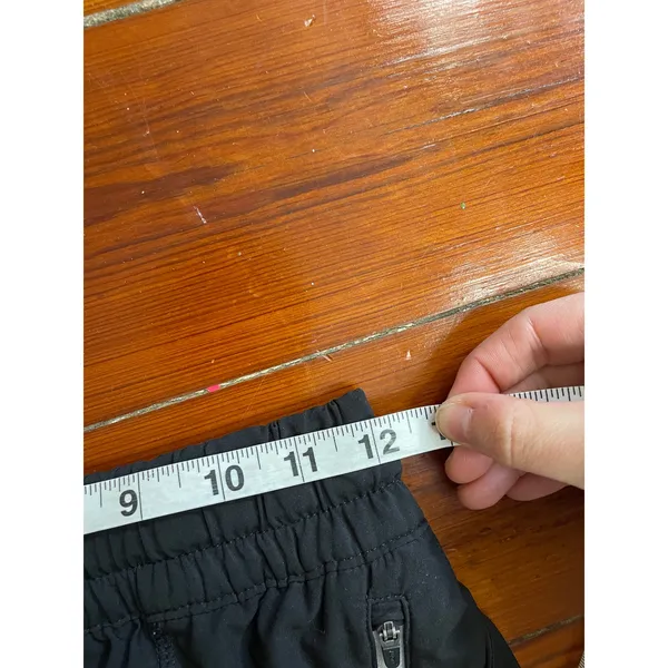 Vuori Black Athletic Running Shorts Women’s XS Zip Pocket Drawstring - Image 10