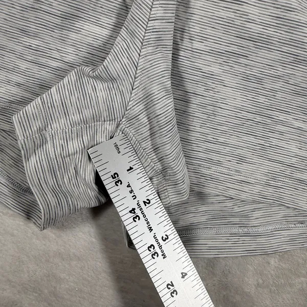 lululemon On The Fly Short 2.5 Space Dye Grey White Drawstring Pockets Size 6 - Image 5