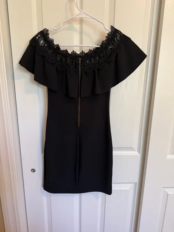 Black off the shoulder dress Size 1 - Image 2