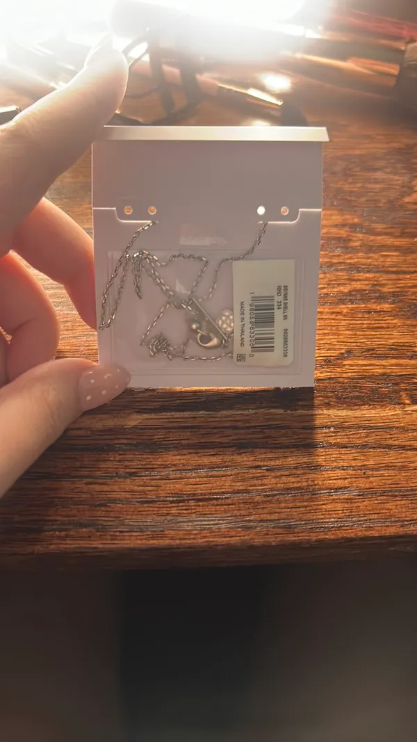 Kendra Scott Necklace - Image 3