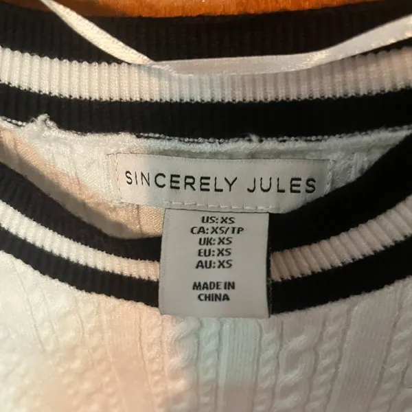 Sincerely Jules short sleeve top size XS - Image 2