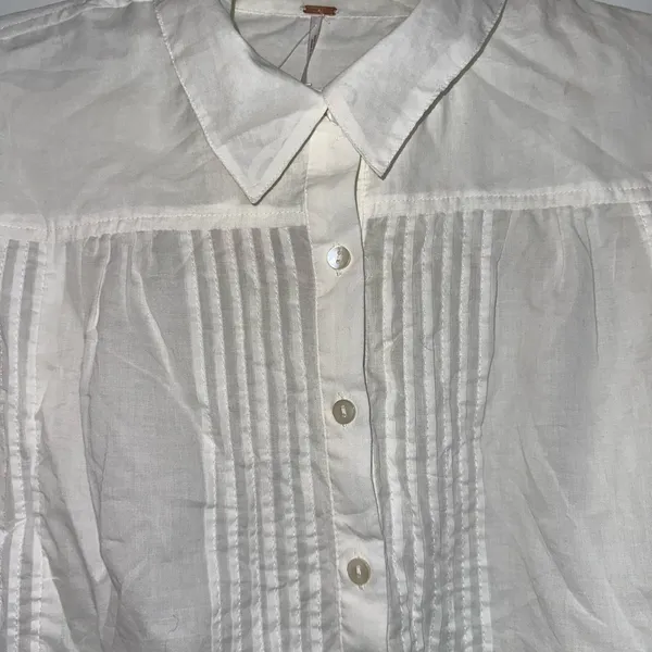 Free People semi sheer white pleated button down shirt Medium NWT - Image 2