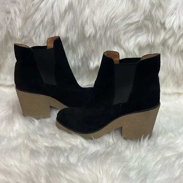 Urban Outfitters Black Suede Posey Gumsole Boots D21‎ - Image 9