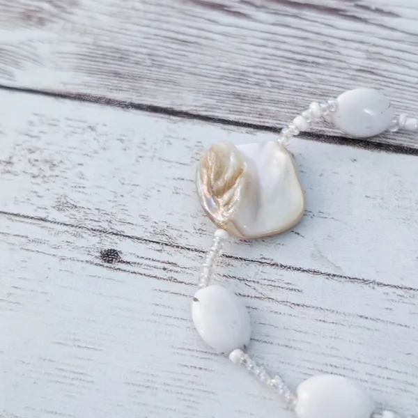 Vintage Stretch Bracelet Dainty Mother of Pearl & White Beads - Image 3