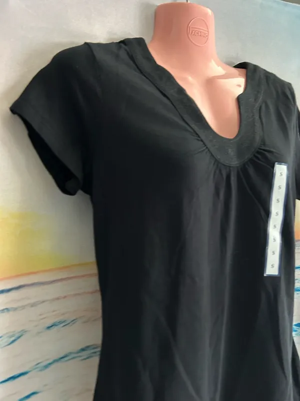 Croft & Barrow Women's Black Short Sleeve V-Neck Top SM NWT - Image 5