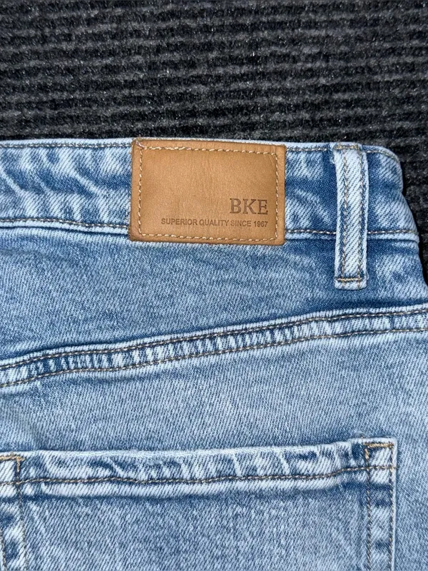 Buckle BKE Taylor Low Slung Baggy Wide Leg Stretch Jean Light Wash 26x32 AXB258R - Image 6