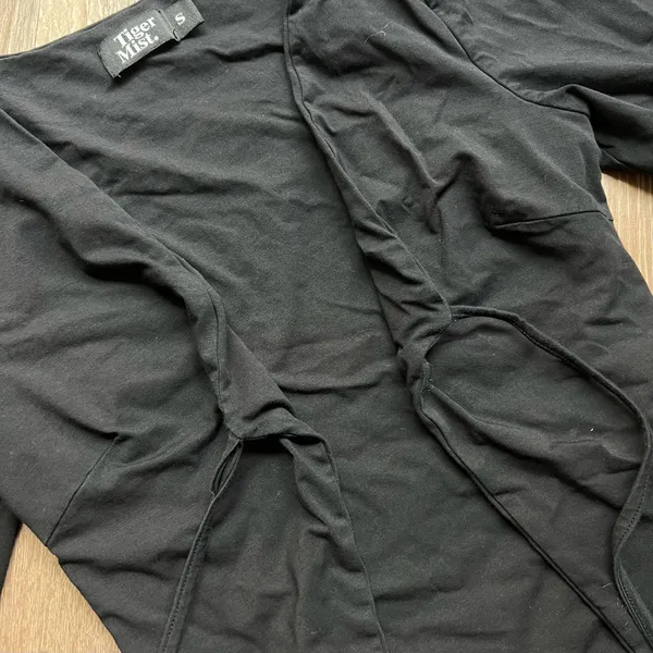Tiger Mist Long Sleeve Black Tie Top - Image 3