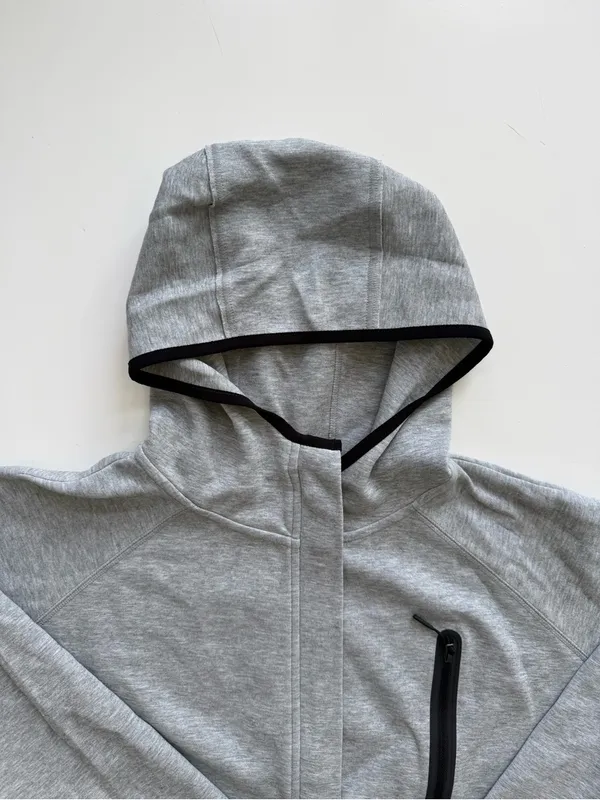 Nike Sportswear Gray Tech Fleece Cape Size Medium - Image 4
