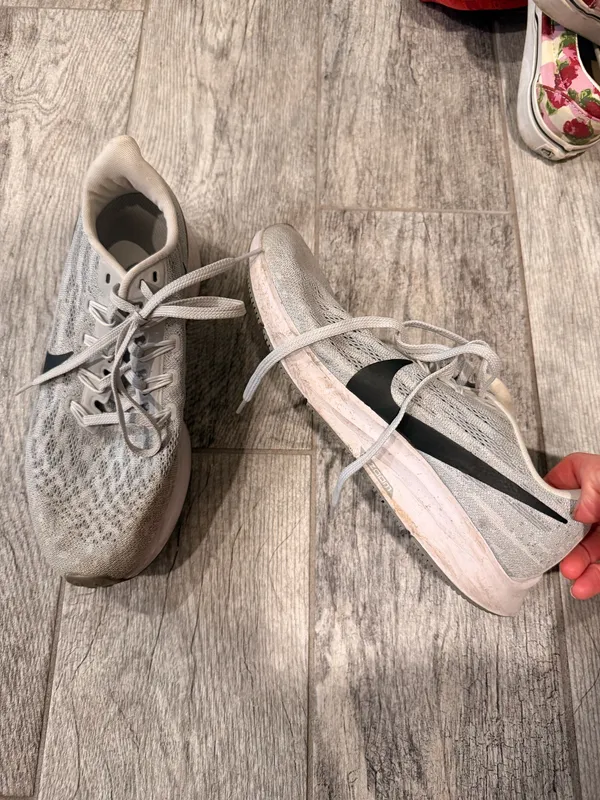 Nike size 8 - Image 2