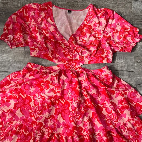 Vibrant Pink Floral Women's Casual Dress - Image 2
