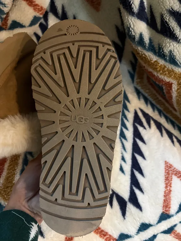 Women’s UGG Slippers - Image 4