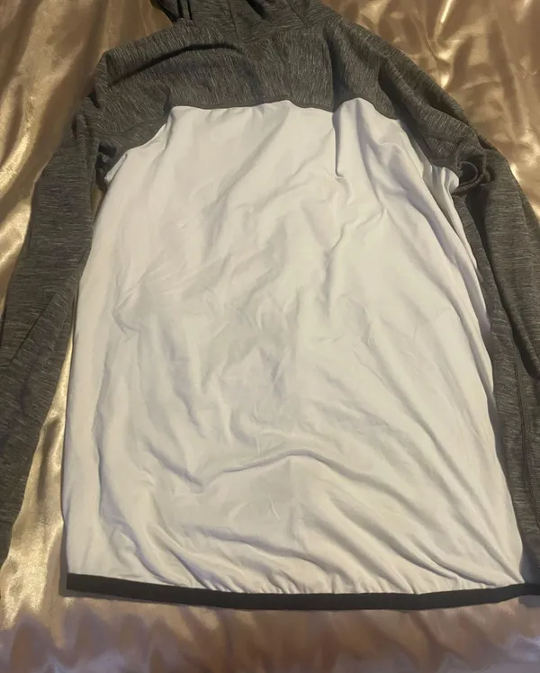 Outfitters AEACTIVE 360 Extreme Flex Medium Zip up Hoodie - Image 4