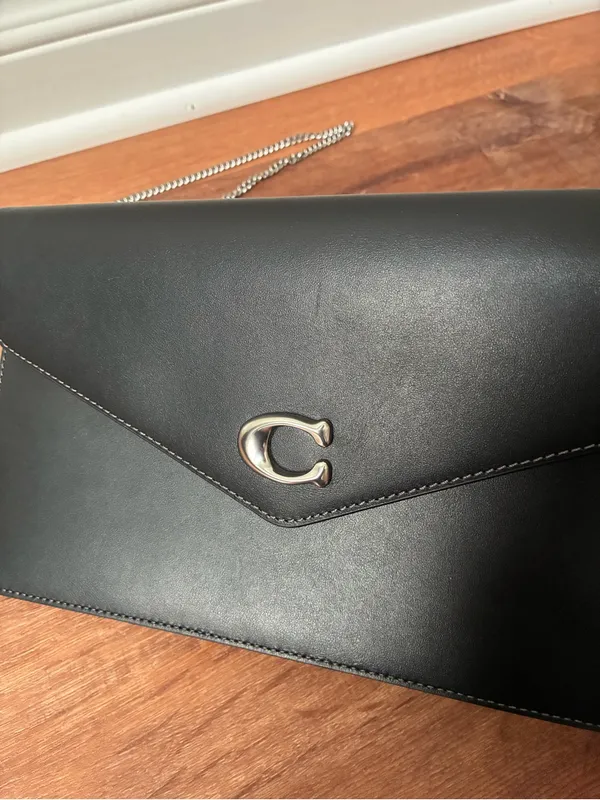 Coach Essential Small Leather Clutch Chain Crossbody Purse - Image 2