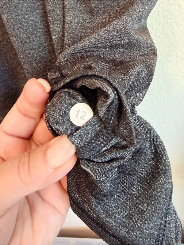 Lululemon short sleeve Top, grey size 12 - Image 2