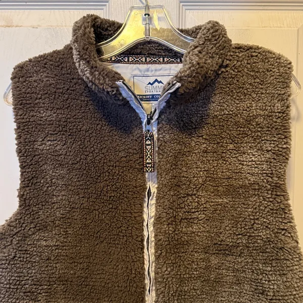 Summit Sportswear Sherpa Vest nwt - Image 4
