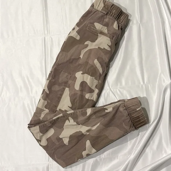 Hollister Camo Cargo Pants - Image 2