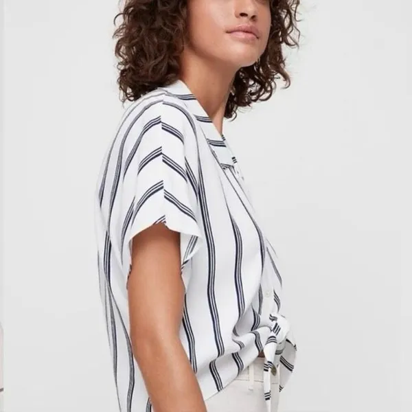 ✨Aritzia Wilfred Free The Tie Front Sz Xs Blouse✨ - Image 3