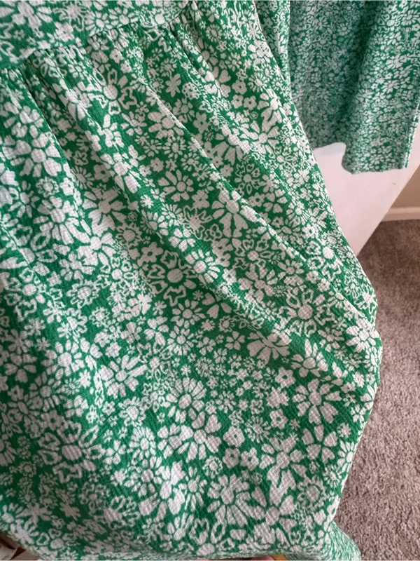 Zara Green and White Floral V-Neck Midi Dress - Image 6