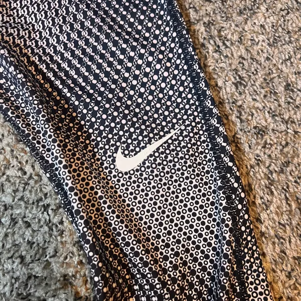 Nike Pro Women's Training Capri Leggings Black‎ White Pattern Medium - Image 5