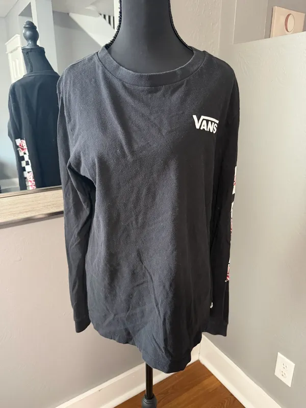 Vans black long-sleeve skater t-shirt checkered & rose graphics size XL. - Image 2