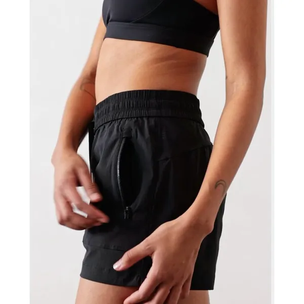 Athleta M Trekkie North Mid Rise 3 1/2" Shorts Black Medium - Image 2