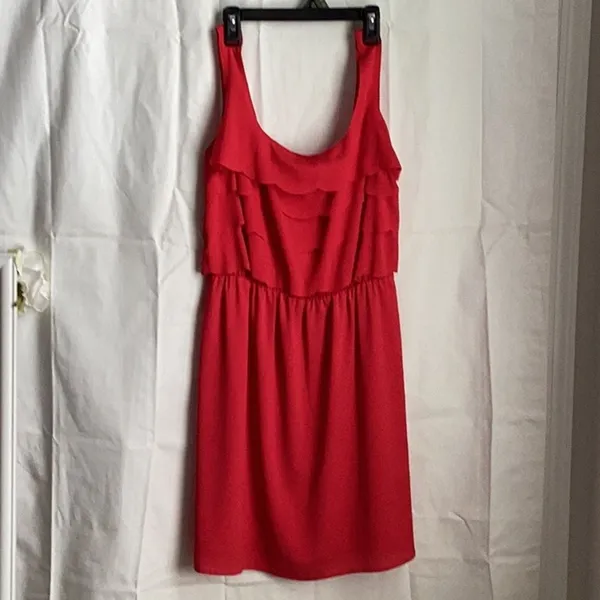 Elegant Red Sleeveless Dress - Image 2